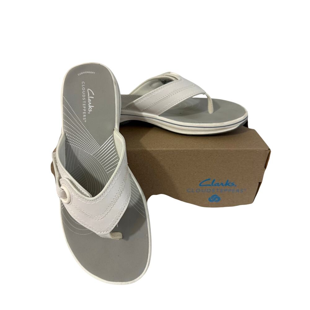 Clarks Size 8 M Women's White Breeze Reyna Cloudsteppers Flip-Flop Sandals